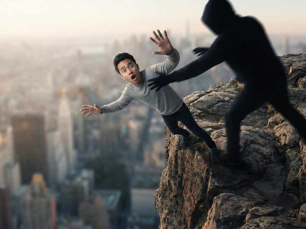 تفسير حلم شخص يدفعني من مكان عالي في المنام